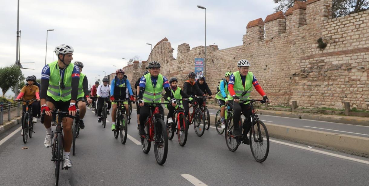 Bisikletliler  Tarihi Yarımada'da Pedal Çevirdi