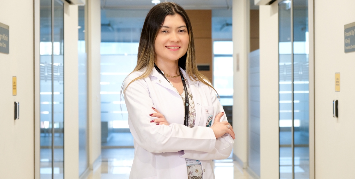 Ön dişlerde doku kaybı ve kırıklara yapılan lamina uygulaması