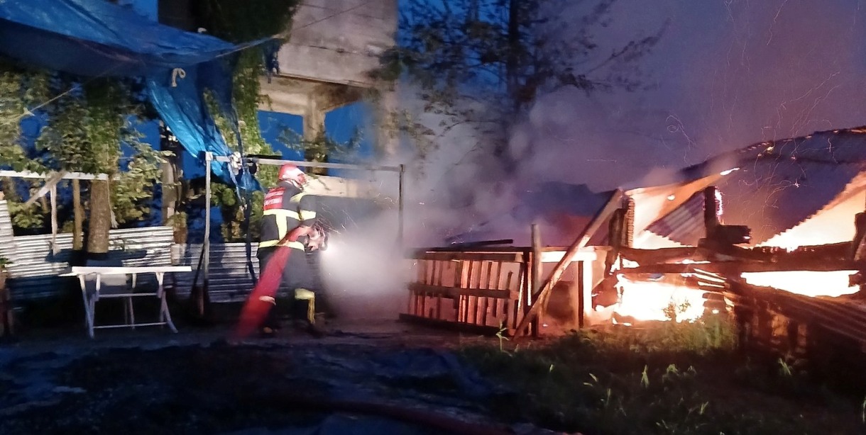 Tirebolu'da 1 ton fındık kül oldu