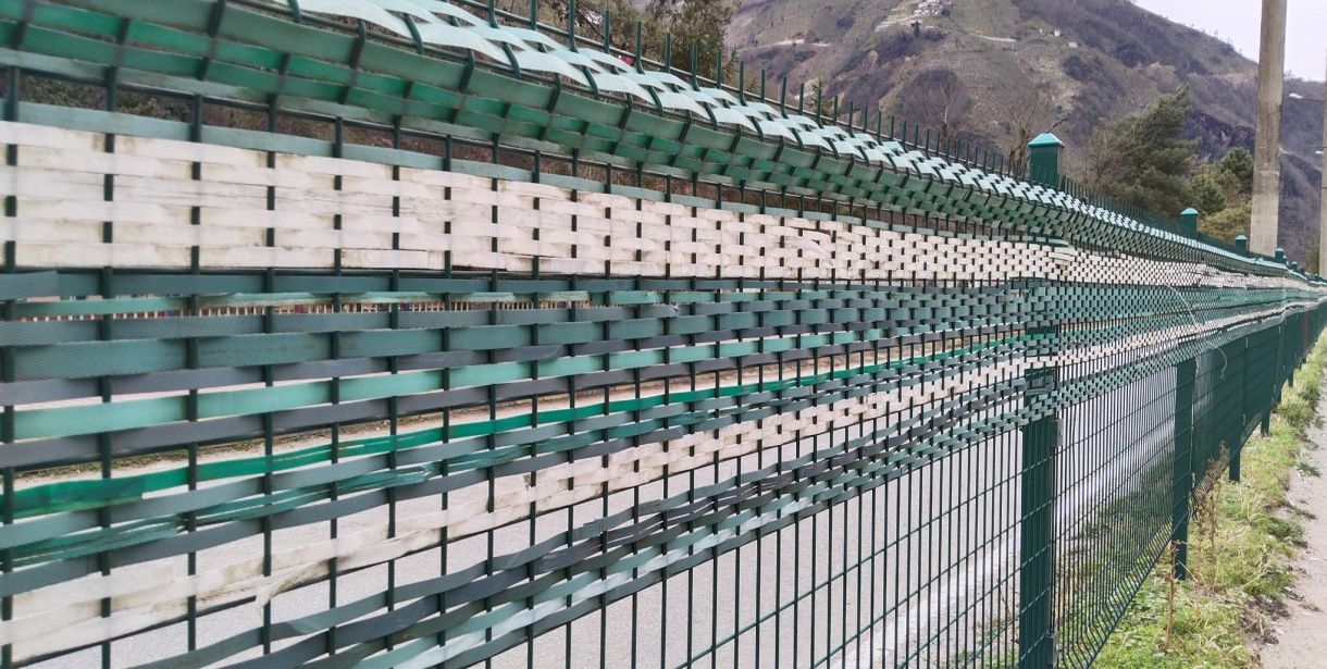 İran Caddesi Üzerindeki Ara Bölme Çubuk Örme ile Güzelleştirildi
